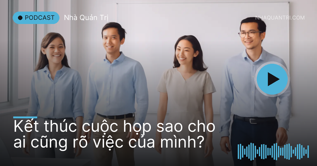 Nhóm nhân viên đứng dậy rời phòng họp, bảng trắng trống phía sau